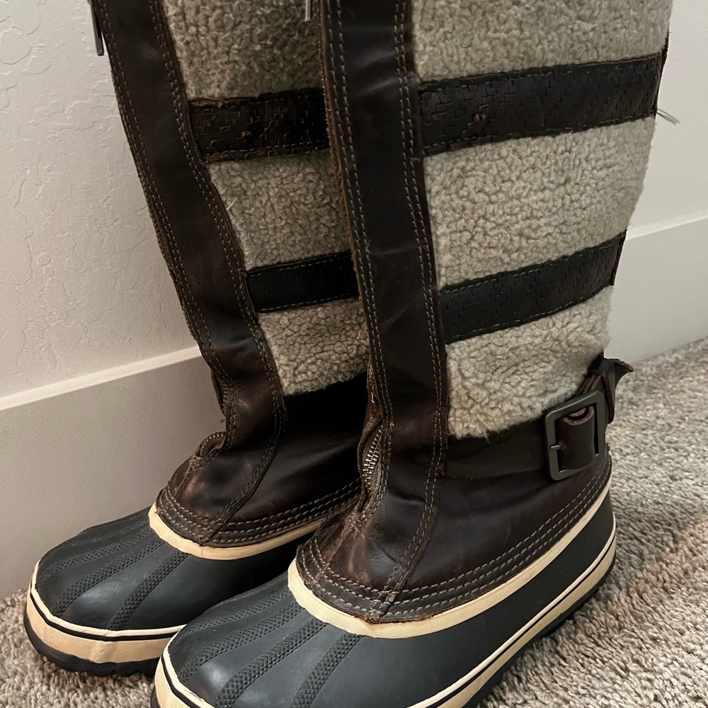 SOREL Helen of Tundra size 7
